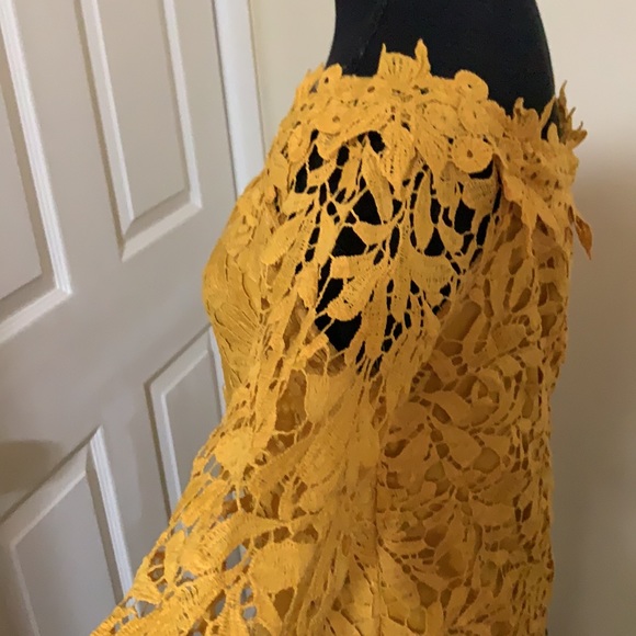 Médium Lace Blouse - Picture 2 of 5